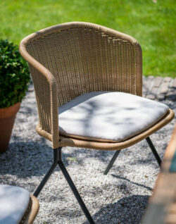 Kaki Lounge Chair - Feel Good Design